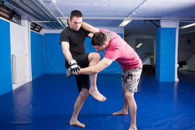 Antrenament sală vs acasă: Cea mai bună variantă pentru practicarea MMA